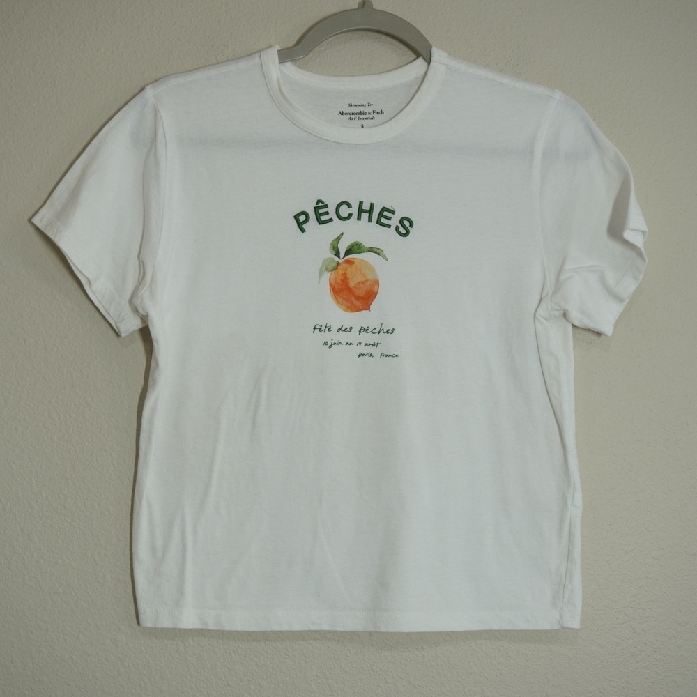 Abercrombie & Fitch Women's Size Small Skimming Tee White Peches Graphic